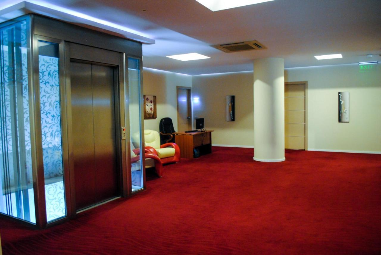 Sky 2 Hotel Тирана Екстер'єр фото